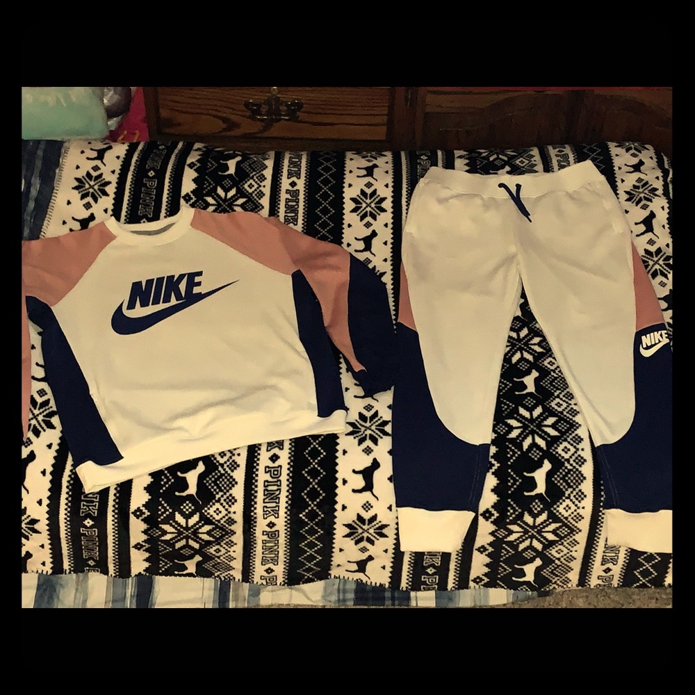NWOT Size medium-Nike jogging suit